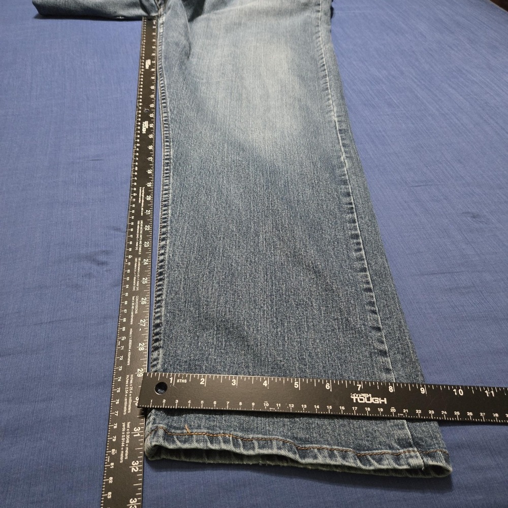 Wrangler Jeans Mens 46x32 Blue Relaxed Straight Denim Stretch Medium Wash Casual - Picture 2 of 8